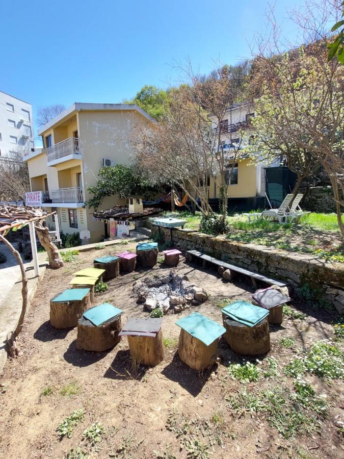 Хостел Pirate Backpackers Улцинь Екстер'єр фото