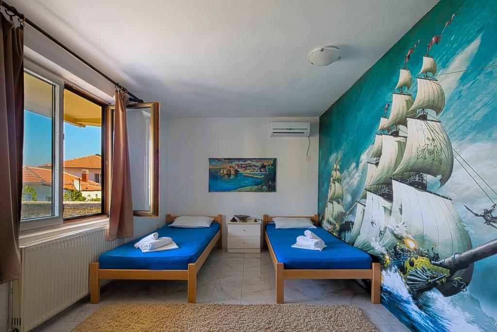 Хостел Pirate Backpackers Улцинь Екстер'єр фото