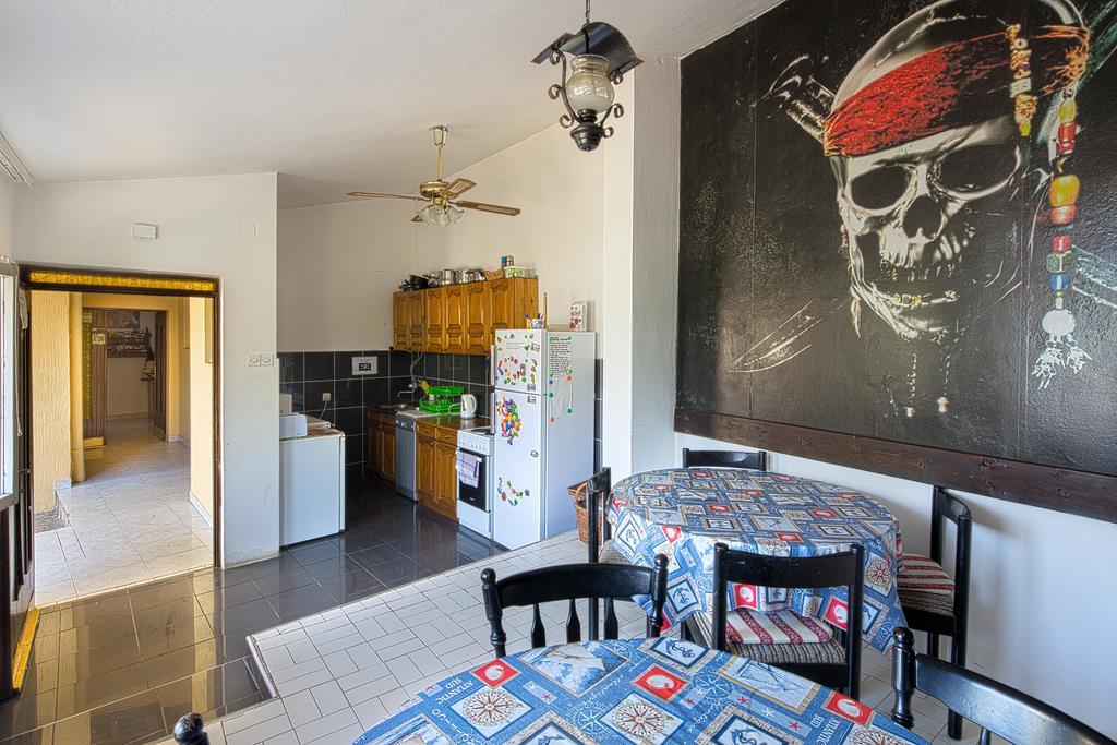 Хостел Pirate Backpackers Улцинь Екстер'єр фото